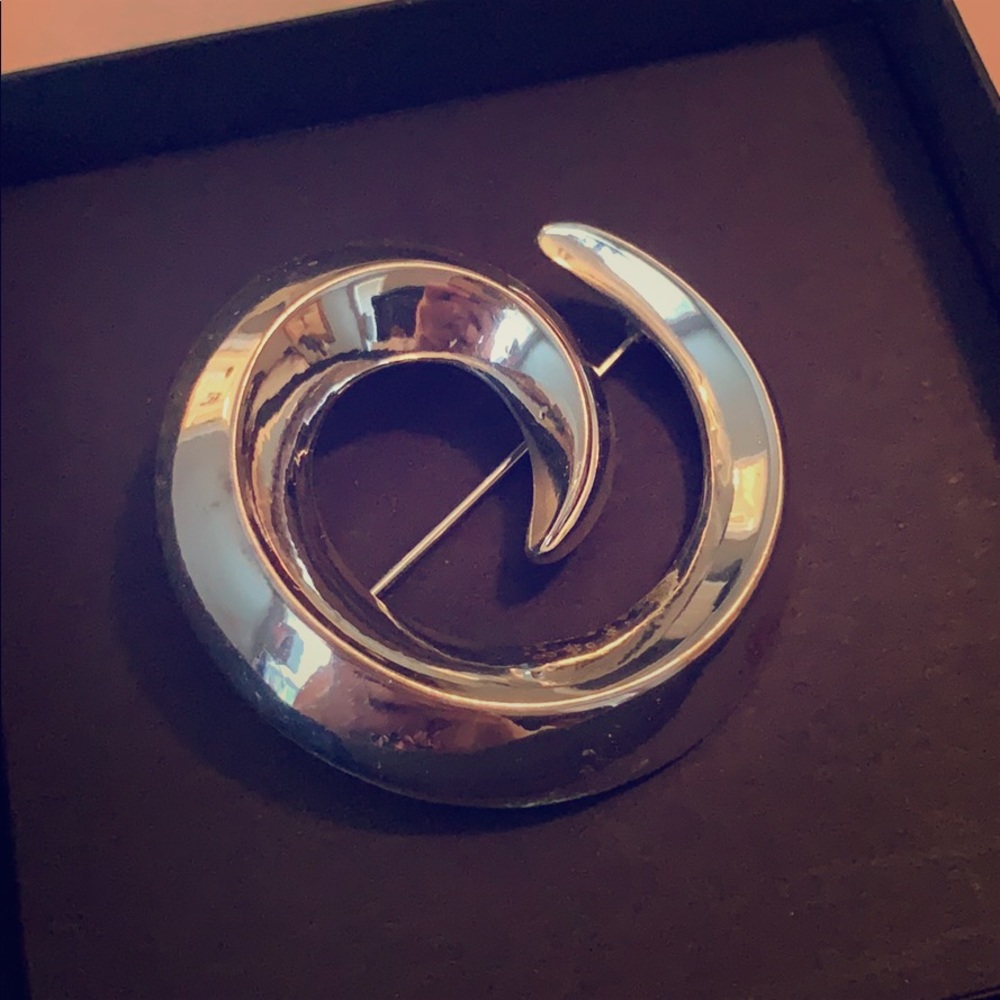 Whimsical silver tone Swirl pendant.
